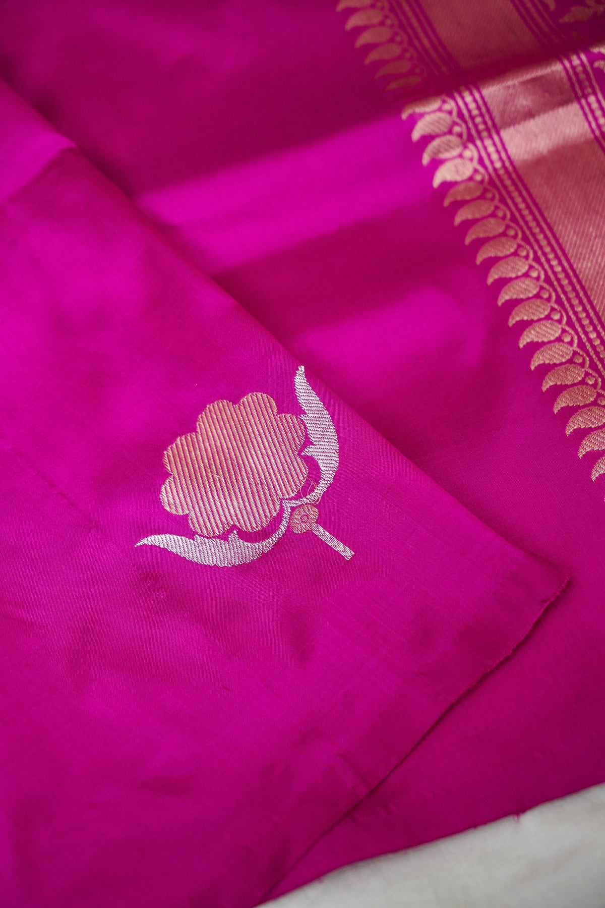 Handwoven Rani Pink Buta Pure Banarasi Katan Silk Saree