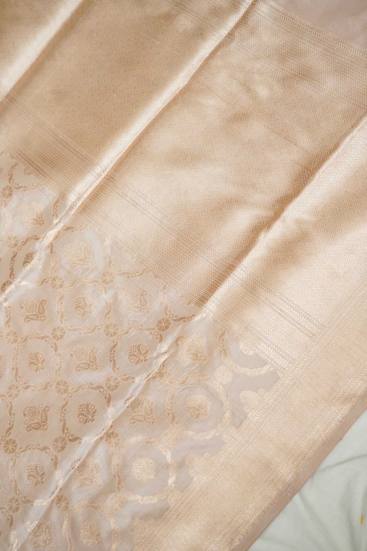 Handwoven Ivory Geometrical Jaal Pure Banarasi Katan Silk Saree